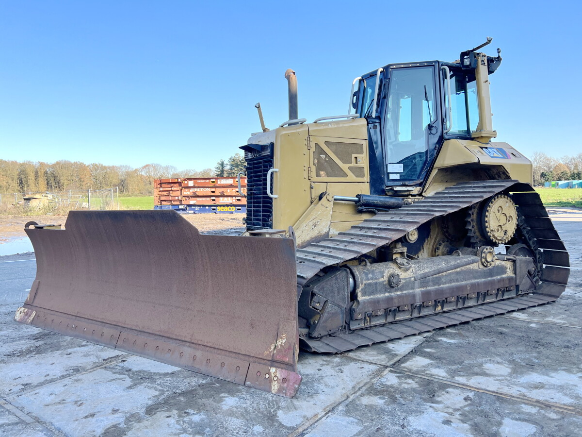 Bulldozer Caterpillar D6N LGP: Potencia, Precisión y Rendimiento en Movimiento de Tierras