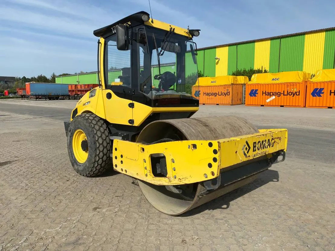 Vibrocompactador Bomag BW 177: Innovación y Eficiencia en la Compactación del Suelo